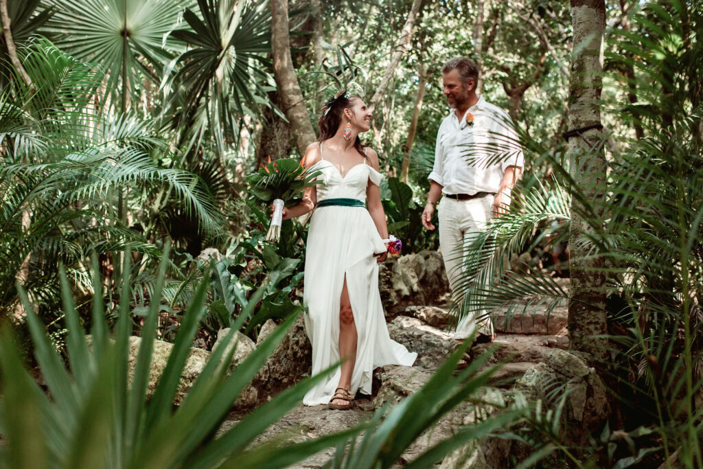 Los cuatro elementos —agua, aire, fuego y tierra— presentes durante una boda consciente en conexión con la naturaleza.