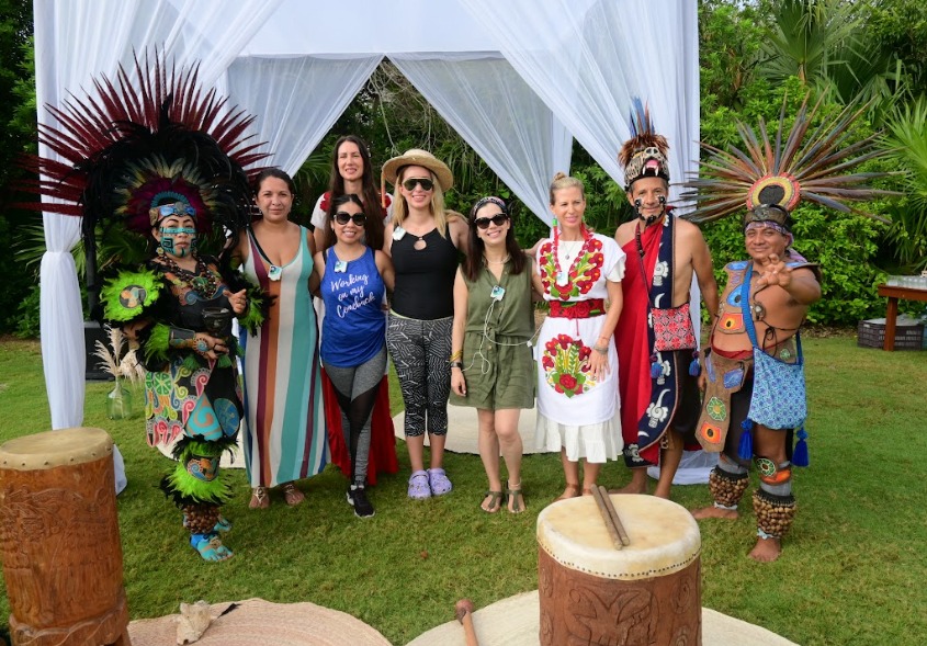 Foto de grupo después de la ceremonia de cacao